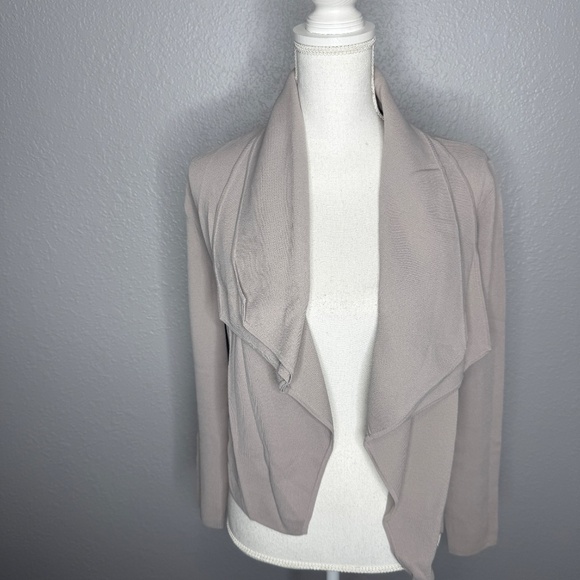 Beautiful TSE light gray open draped waterfall sweater with lapels Small -cp - Picture 3 of 8